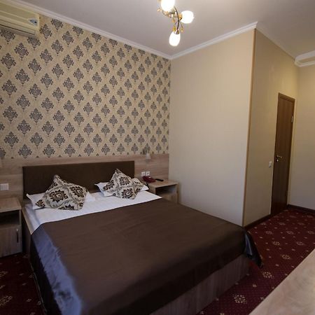 Renion Zyliha Hotel Almaty Room photo