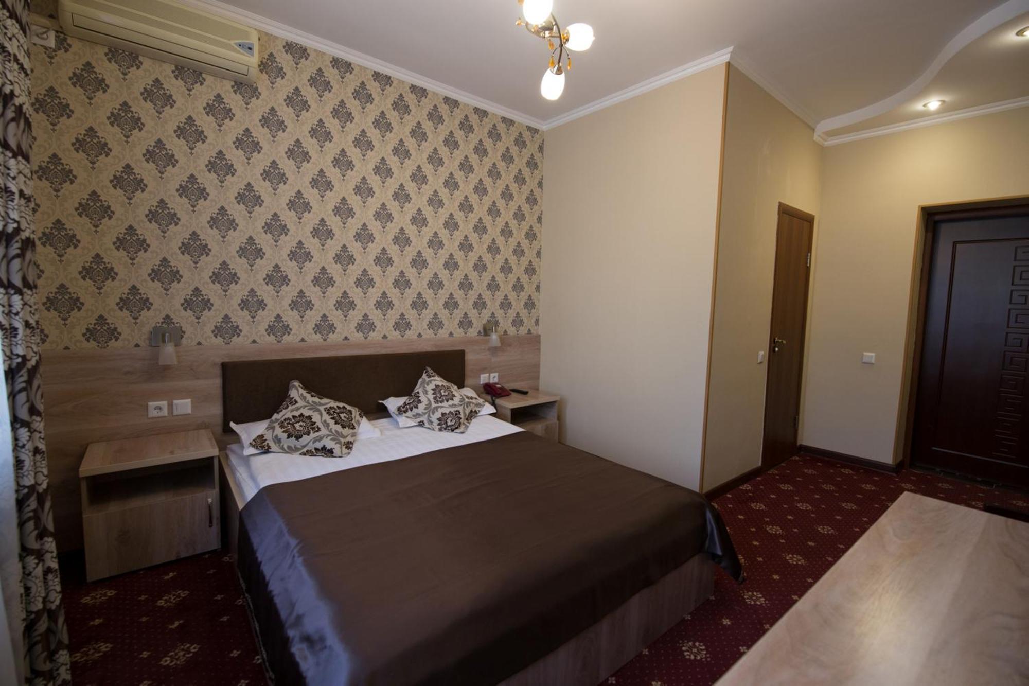 Renion Zyliha Hotel Almaty Room photo